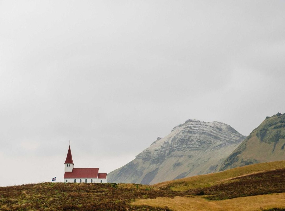 Reading the Digital Room: The Dos and Don'ts of GIF Etiquette